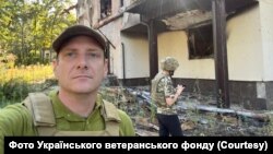 Уильям Аттиг во время поездки в Харьковскую область