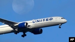 Earns United Airlines