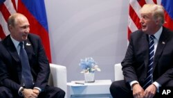 Президент России Владимир Путин и президент США Дональд Трамп (архивное фото)