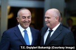 Feridun Sinirlioğlu eski Dışişleri Bakanı Mevlüt Çavuşoğlu'nun yakın çalışma arkadaşıydı.